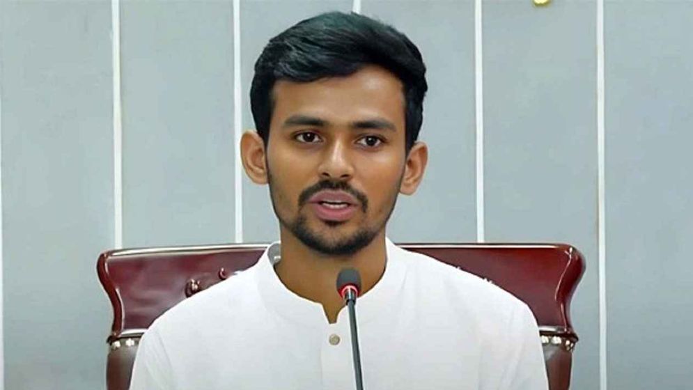 ৪ ঘণ্টা করে ট্রাফিকের দায়িত্ব পালন করবেন শিক্ষার্থীরা : উপদেষ্টা আসিফ