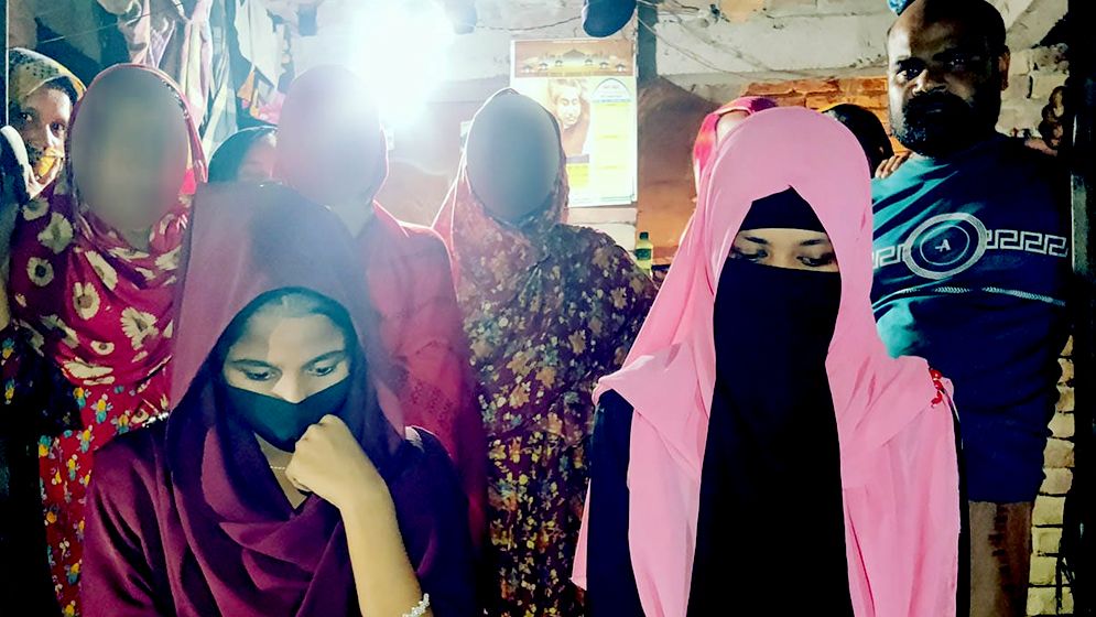 রুনা-সাদিয়া অনশনে, দুজনকেই বিয়ে করতে চান শাহীন