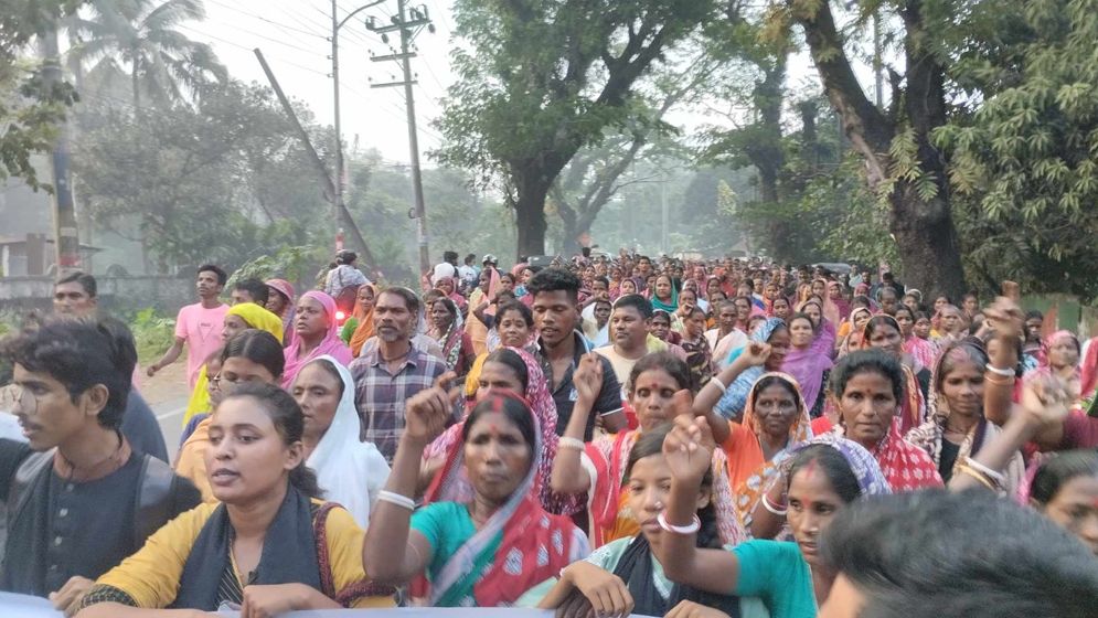 কর্মবিরতিতে শ্রমিকরা : বিপর্যয়ের মুখে সিলেটের ১২ চা-বাগান