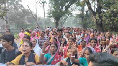 কর্মবিরতিতে শ্রমিকরা : বিপর্যয়ের মুখে সিলেটের ১২ চা-বাগান