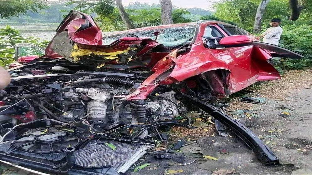বাগেরহাটে গাছের সঙ্গে প্রাইভেটকারের ধাক্কায় নিহত ২, আহত ৩
